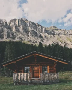 Top 7 Examples of Living Off Grid
